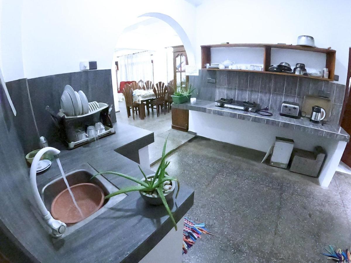 Happy Tuna Guesthouse Хикадува Екстериор снимка