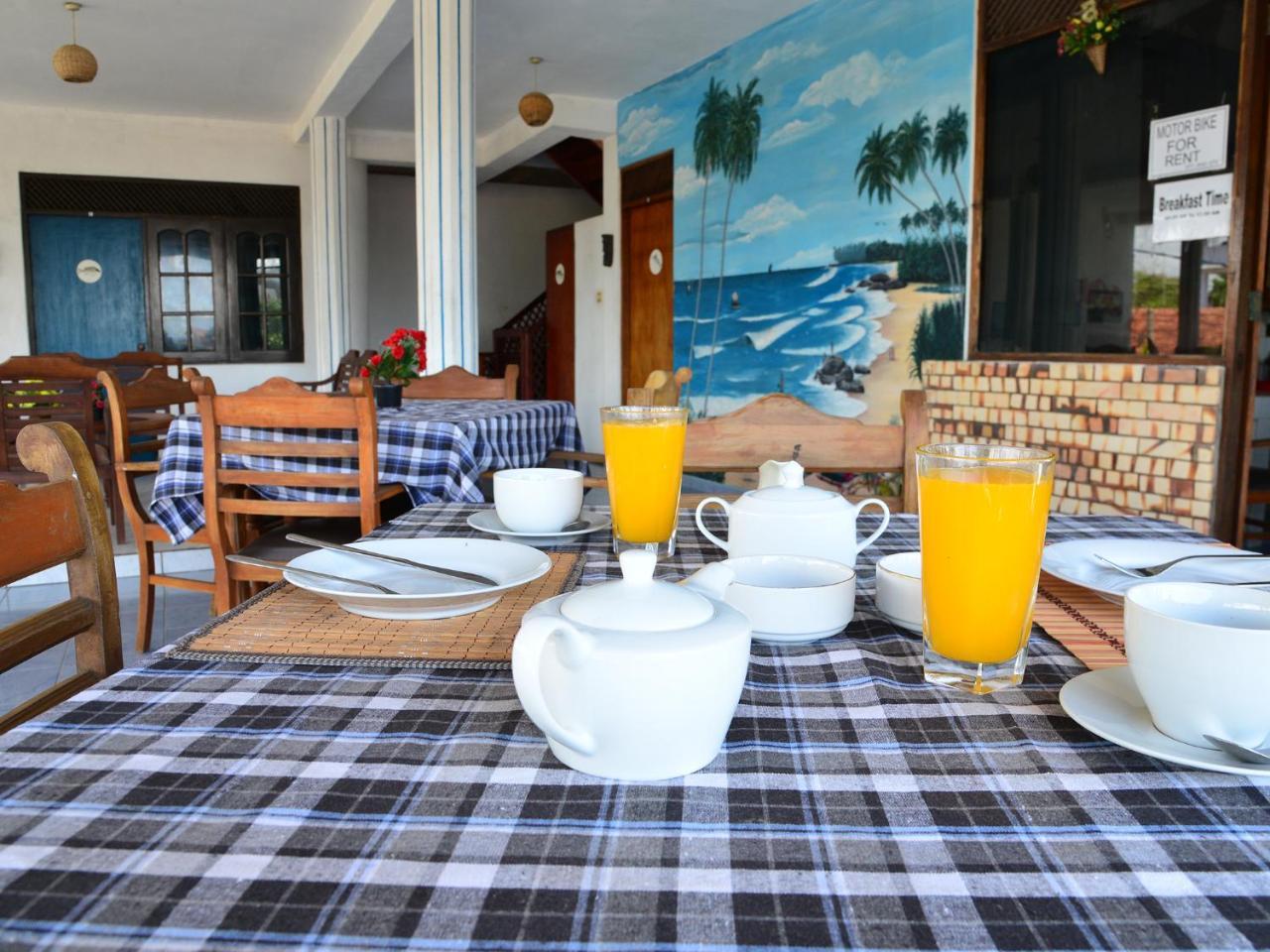Happy Tuna Guesthouse Хикадува Екстериор снимка